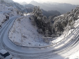 High Altitude Areas In Uttarakhand Receive Season's First Snowfall High Altitude Areas In Uttarakhand Receive Season's First Snowfall