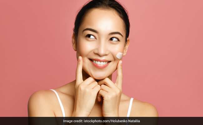 Monsoon Skin Care: मानसून में होती हैं स्किन की ये 7 समस्याएं, जानें कारण, लक्षण, बचाव और इलाज Monsoon Skin Care: मानसून में होती हैं स्किन की ये 7 समस्याएं, जानें कारण, लक्षण, बचाव और इलाज