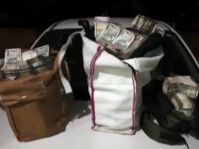 Police Seizes Rs 1.47 Crore From Car In Karnataka's Davangere