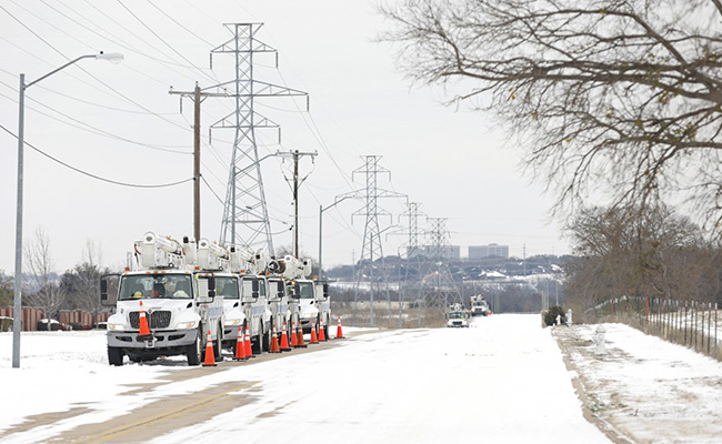Texas Power Outage : US के टेक्सस में भयंकर बिजली संकट, आखिर क्यों 40 लाख लोग अंधेरे में रहने को मजबूर?