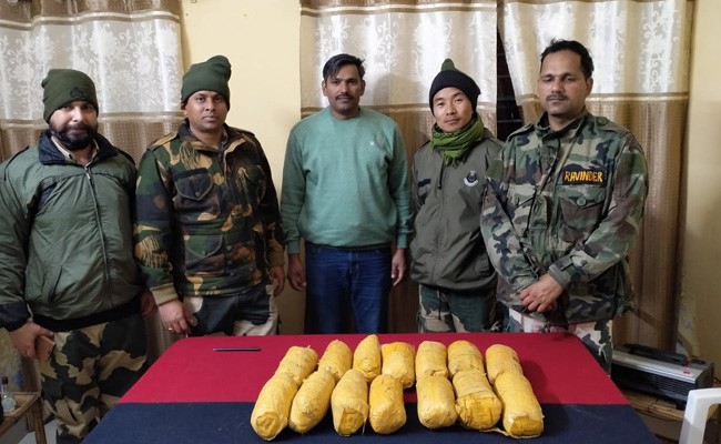 नार्को-टेररिज्म : पाकिस्तानी घुसपैठिया मारा गया, 14.8 किलो हेरोइन और हथियार बरामद