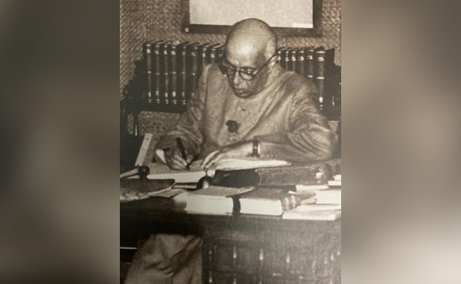 "To Keep Mountbatten Happy...": Minister Attacks Jawaharlal Nehru On Kashmir