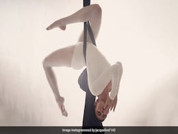 फोटो में एरियल योगा करते हुए इस बॉलीवुड एक्ट्रेस को क्या पहचान सकते हैं आप ? फोटो में एरियल योगा करते हुए इस बॉलीवुड एक्ट्रेस को क्या पहचान सकते हैं आप ?