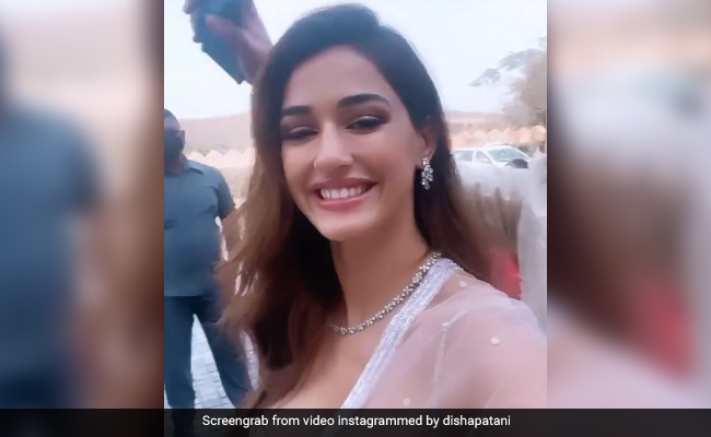 Disha Patani ने दोस्त की शादी में जमकर की मस्ती, दूल्हे संग यूं डांस करती आईं नजर- देखें Video