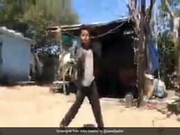 गोविंदा के गाने पर लड़के ने किया जबरदस्त डांस, जावेद जाफरी हुए मुरीद, दिया ऐसा रिएक्शन - देखें Video गोविंदा के गाने पर लड़के ने किया जबरदस्त डांस, जावेद जाफरी हुए मुरीद, दिया ऐसा रिएक्शन - देखें Video