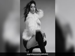 Hina Khan ने व्हाइट फर्र जैकेट और हाई बूट में कराया फोटोशूट, ग्लैमरस स्टाइल में पोज करती आईं नजर- देखें Video Hina Khan ने व्हाइट फर्र जैकेट और हाई बूट में कराया फोटोशूट, ग्लैमरस स्टाइल में पोज करती आईं नजर- देखें Video