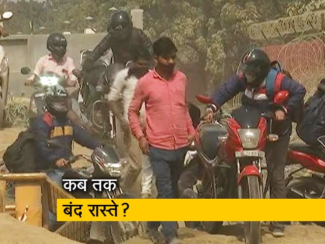 किसानों से बातचीत और रास्ते कब तक बंद?
