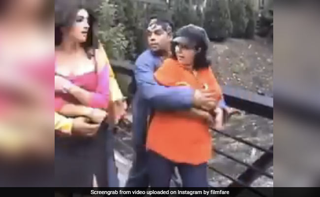 पुल के ऊपर डांस करते हुए Shahrukh Khan खान ने यूं पकड़ा था ट्विंकल खन्ना का हाथ, देखें Throwback Video