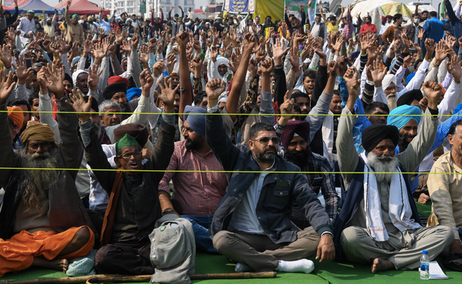 Protesting Farmers Show Black Flags To BJP MP In Haryana