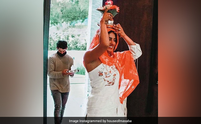 Priyanka Chopra And Nick Jonas In A Pic From Their Housewarming Ceremony