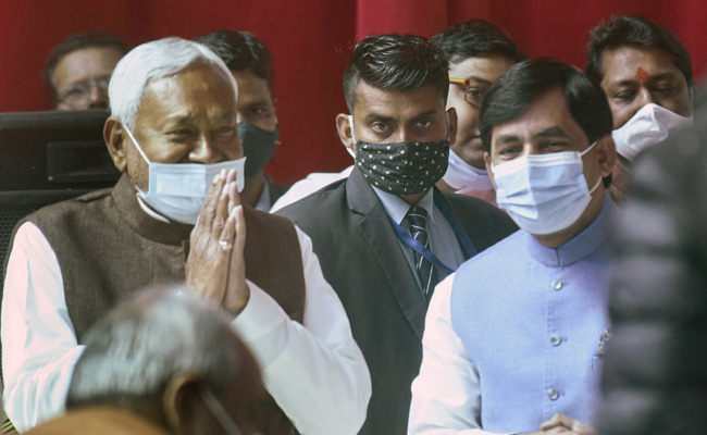 बिहार कैबिनेट विस्तार : शाहनवाज हुसैन नए उद्योग मंत्री, संजय झा को मिला जल संसाधन मंत्रालय