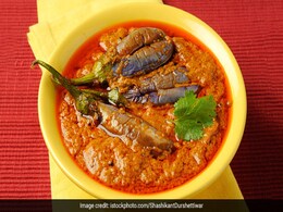 Indian Cooking Tips: How To Make Vaangi Batata Masala - A Maharashtrian Main Course Recipe Indian Cooking Tips: How To Make Vaangi Batata Masala - A Maharashtrian Main Course Recipe