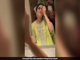 अली गोनी की बर्थडे पार्टी से पहले Jasmin Bhasin कर रहीं थीं मेकअप, तभी एक्टर फोन से करने लगे रिकॉर्डिंग...देखें Video अली गोनी की बर्थडे पार्टी से पहले Jasmin Bhasin कर रहीं थीं मेकअप, तभी एक्टर फोन से करने लगे रिकॉर्डिंग...देखें Video