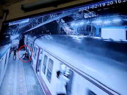 युवती ने किया शादी से इनकार तो सिरफिरे आशिक ने चलती ट्रेन के सामने दिया धक्का, CCTV में कैद हुई घटना युवती ने किया शादी से इनकार तो सिरफिरे आशिक ने चलती ट्रेन के सामने दिया धक्का, CCTV में कैद हुई घटना