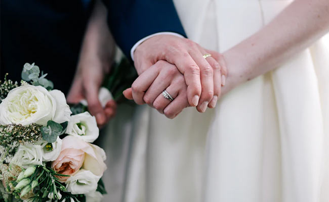 Promise Day 2021: 5 Unique Promise Day Gifts For Your Valentine