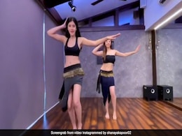 Shanaya Kapoor Tried Dancing To Shakira's Song. So, How Did She Do? Shanaya Kapoor Tried Dancing To Shakira's Song. So, How Did She Do?