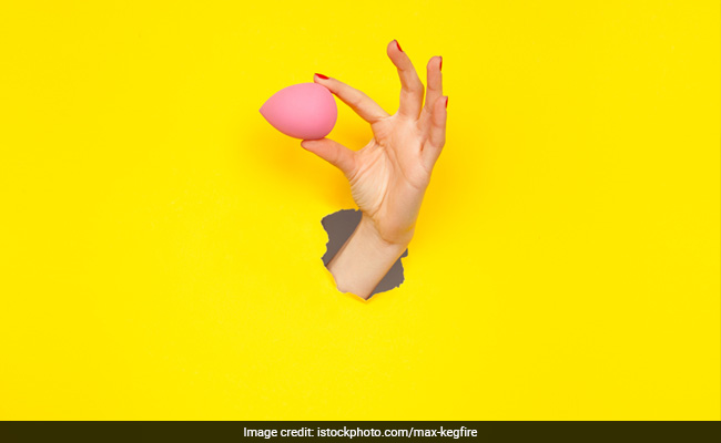 The World's First Biodegradable Makeup Sponge Sets The Bar Higher For Sustainable Beauty In 2021