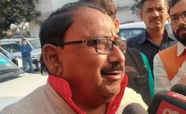 पेट्रोल की कीमतों पर बिहार के मंत्री का 'अजीब' बयान, कहा-आम लोग गाड़ी से नहीं, बस-ट्रेन से चलते हैं