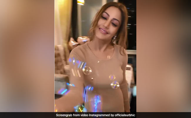Naagin एक्ट्रेस सुरभि चंदना ने साबुन के बुलबुलों के बीच पहले किया डांस और फिर कैंडल लाइट डिनर- देखें Video