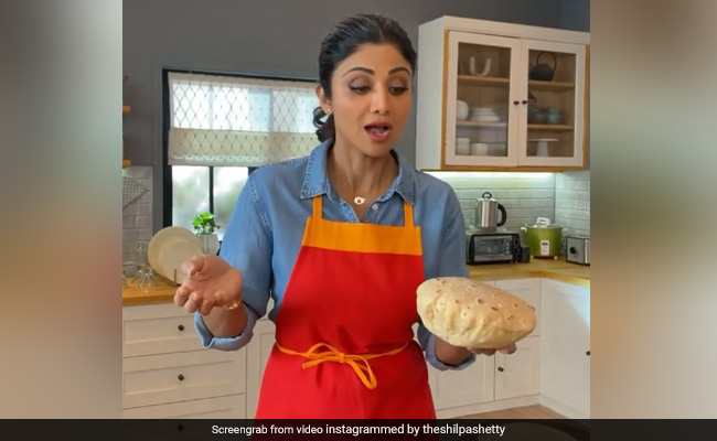 Shilpa Shetty ने बनाई गरमा गर्म रोटी, यूं फुल्के उछालती आईं नजर- Video 10 लाख के पार