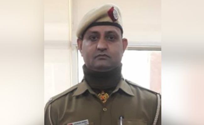Cop Rescues Elderly Couple After Building Catches Fire In Delhi