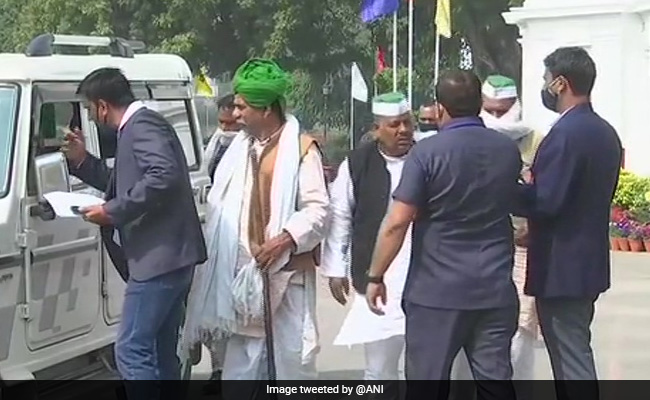 किसान आंदोलन: दिल्ली के CM केजरीवाल और किसान नेताओं की बैठक, कृषि कानूनों पर चर्चा