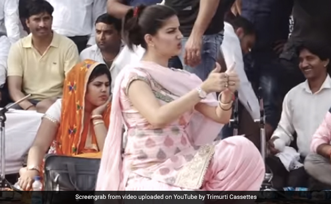 सपना चौधरी ने 'बोल तेरे मीठे मीठे' पर डांस से मचाया धमाल, Video 3 करोड़ के पार