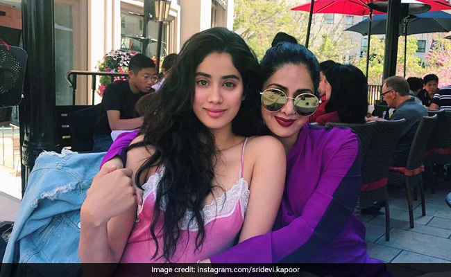 जाह्नवी कपूर ने मॉम श्रीदेवी को किया याद, नोट शेयर कर बोली- मिस यू...