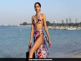 Banita Sandhu's Throwback Beach Look Makes A Case For Printed Bikinis Banita Sandhu's Throwback Beach Look Makes A Case For Printed Bikinis