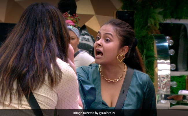 <i>Bigg Boss 14</i> February 5, 2021, Written Update: After Ugly Fight With Arshi Khan, Devoleena Bhattacharjee Punished For Aggressive Behaviour