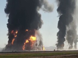 Massive Fire Engulfs Fuel Trucks On Iran-Afghanistan Border, Dozens Hurt Massive Fire Engulfs Fuel Trucks On Iran-Afghanistan Border, Dozens Hurt