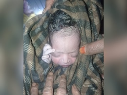 Roads Blocked By Snow, Woman Gives Birth In Army Vehicle In J&K Roads Blocked By Snow, Woman Gives Birth In Army Vehicle In J&K