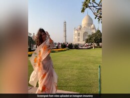 Mouni Roy ताजमहल के सामने इस अंदाज में आईं नजर, एक्ट्रेस का ग्लैमरस Video हुआ वायरल Mouni Roy ताजमहल के सामने इस अंदाज में आईं नजर, एक्ट्रेस का ग्लैमरस Video हुआ वायरल
