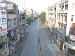महाराष्ट्र में कोरोना वायरस संक्रमण रोकने के लिए कड़े नियमों का गरीबों के रोजगार पर बुरा असर महाराष्ट्र में कोरोना वायरस संक्रमण रोकने के लिए कड़े नियमों का गरीबों के रोजगार पर बुरा असर