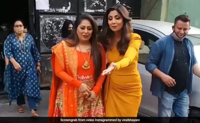 Shilpa Shetty ने उतारी शहनाज गिल की नकल, डॉगी को देख बोलीं- त्वाडा कुत्ता टॉमी...देखें Video