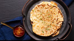 Papad Ka Paratha Recipe: Try This Unique Paratha From Delhi's Popular Parathe Wali Gali
