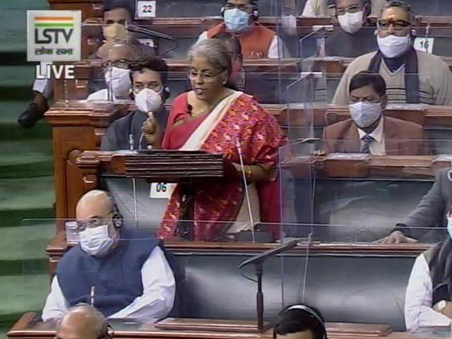 Budget 2021: LIC का आएगा IPO, दो बैंकों और एक बीमा कंपनी में होगा विनिवेश