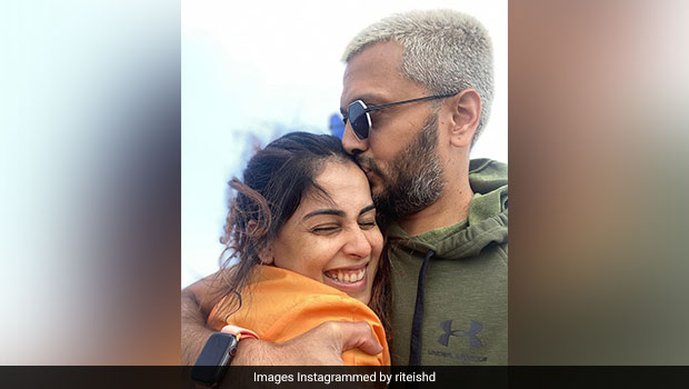 Genelia And Riteish Deshmukh's Anniversary Dinner Was Full Of Surprises!