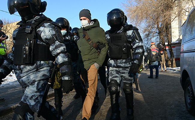 Several Detained Outside Russian Court Ahead Of Kremlin Critic's Hearing