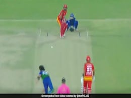 PSL 2021: शाहिद अफरीदी ने बल्लेबाज को पहले ललचाया और फिर किया गजब का Run-Out - देखें Video PSL 2021: शाहिद अफरीदी ने बल्लेबाज को पहले ललचाया और फिर किया गजब का Run-Out - देखें Video