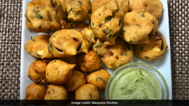 Watch: This Dal Kheera Pakoda Recipe Will Light Up Your Evening Tea Time 