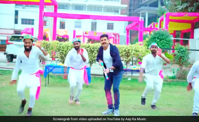 Pawan Singh के भोजपुरी होली सॉन्ग ने रिलीज होते ही मचाया धमाल, देखें वायरल Video
