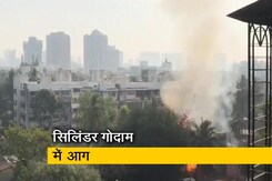 वर्सोवा के सिलिंडर गोदाम में लगी आग वर्सोवा के सिलिंडर गोदाम में लगी आग