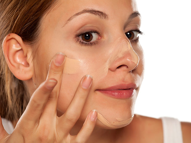 These 5 Foundations For Oily Skin Are Perfect For A Radiant Makeup Look