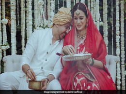 A Heartwarming Pic From Dia Mirza And Vaibhav Rekhi's Wedding A Heartwarming Pic From Dia Mirza And Vaibhav Rekhi's Wedding