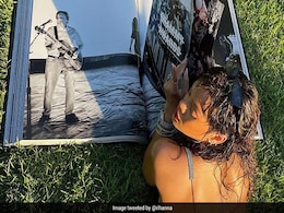 Happy Birthday Rihanna: रिहाना इस विशाल किताब के साथ आईं नजर, छपी हैं सिर्फ 500 कॉपियां Happy Birthday Rihanna: रिहाना इस विशाल किताब के साथ आईं नजर, छपी हैं सिर्फ 500 कॉपियां