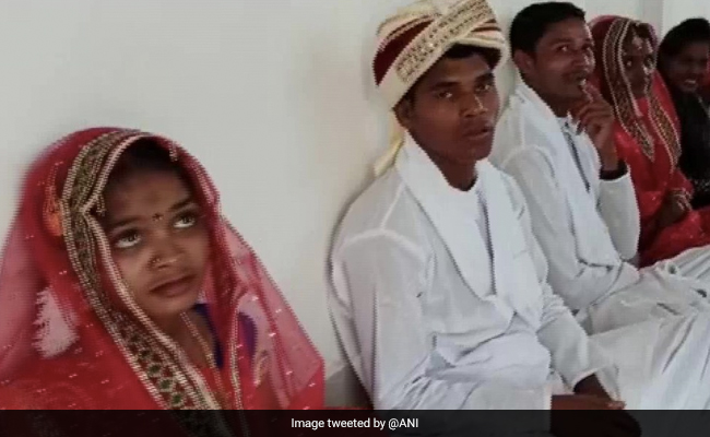 आत्मसमर्पण कर चुके 15 नक्सलियों ने वैलेंटाइन डे पर की शादी, दंतेवाड़ा पुलिस ने की मेजबानी