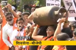 मुंबई में शिवसेना-बीजेपी बिजली बिल और पेट्रोल-डीजल को लेकर आमने-सामने मुंबई में शिवसेना-बीजेपी बिजली बिल और पेट्रोल-डीजल को लेकर आमने-सामने