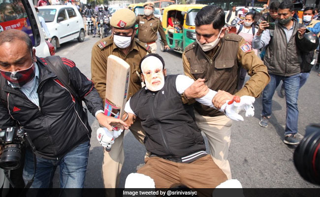 Youth Congress Workers Protest Against Fuel Price Hike In Delhi