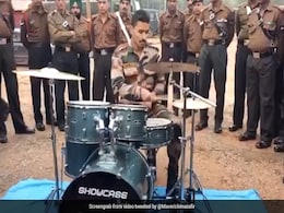 जवान ने बजाया ऐसा कमाल का ड्रम, तो लोग बोले- दुश्मन का बैंड भी इसी तरह बजाना - देखें Video जवान ने बजाया ऐसा कमाल का ड्रम, तो लोग बोले- दुश्मन का बैंड भी इसी तरह बजाना - देखें Video